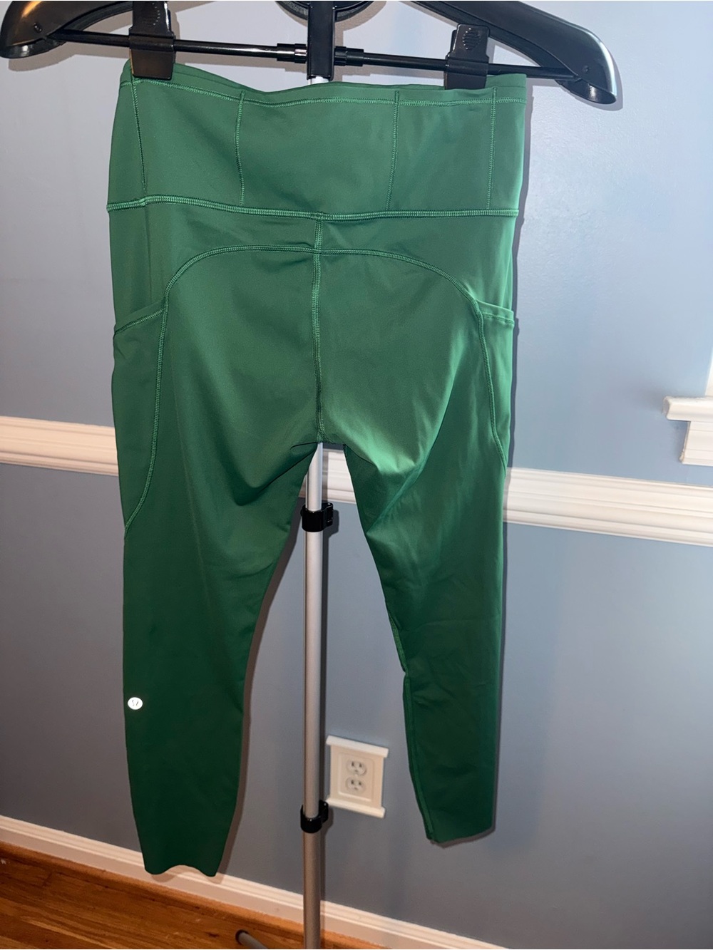 Lululemon Fast and Free High Rise Tights Green Size 8 Nulux Pockets 💚🏃🏻♀️➡️